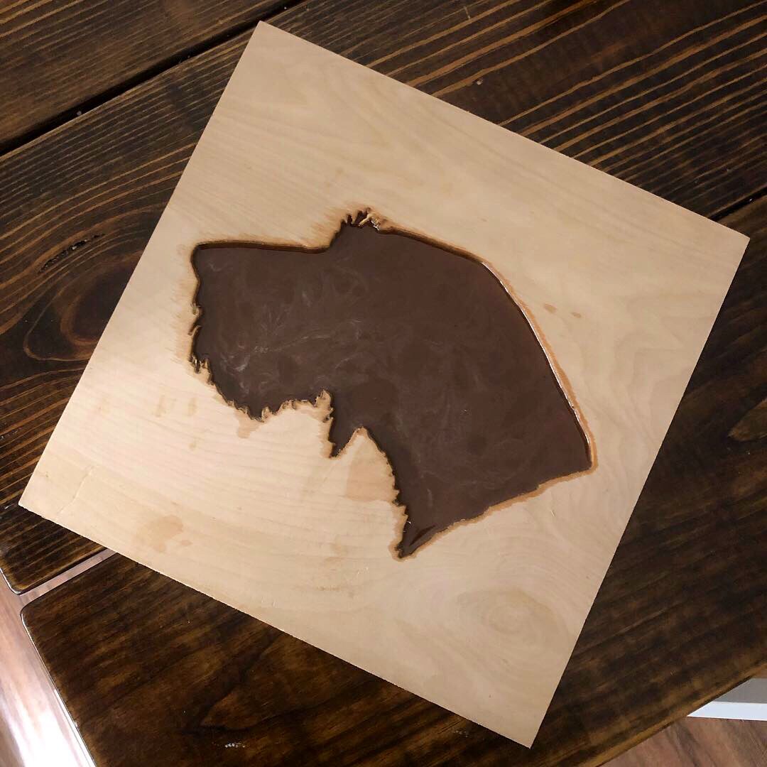 matthutson13's tweet photo. Almost finished projects. now just to frame them. Not sure how I feel about the resin pour on the dog, but really like how the palm tree turned out! #scrollart #diy #makerart https://t.co/5UJNkaLLwO