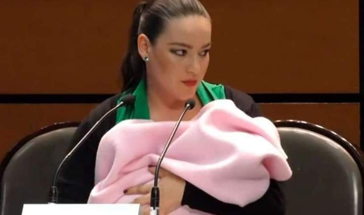 2000Alma's tweet photo. ¿Se acuerdan de la Senadora que por nada del mundo puede separarse de su bebé? Ayer se le olvidó, o lo dejó encargado para irse a los toros. https://t.co/strdk7BpOh