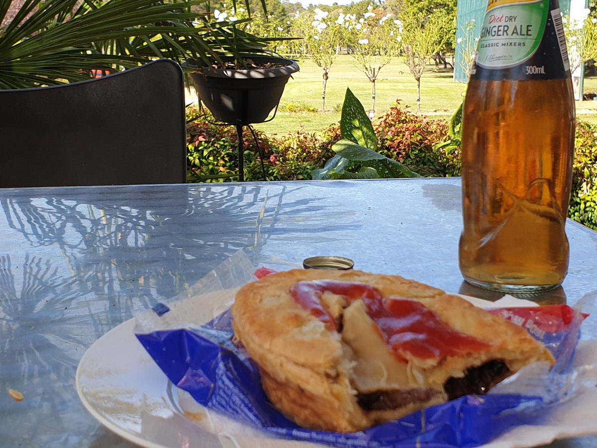 BMcSport's tweet image. How's your Monday? 

#howgoodisgolf #halfwaypie