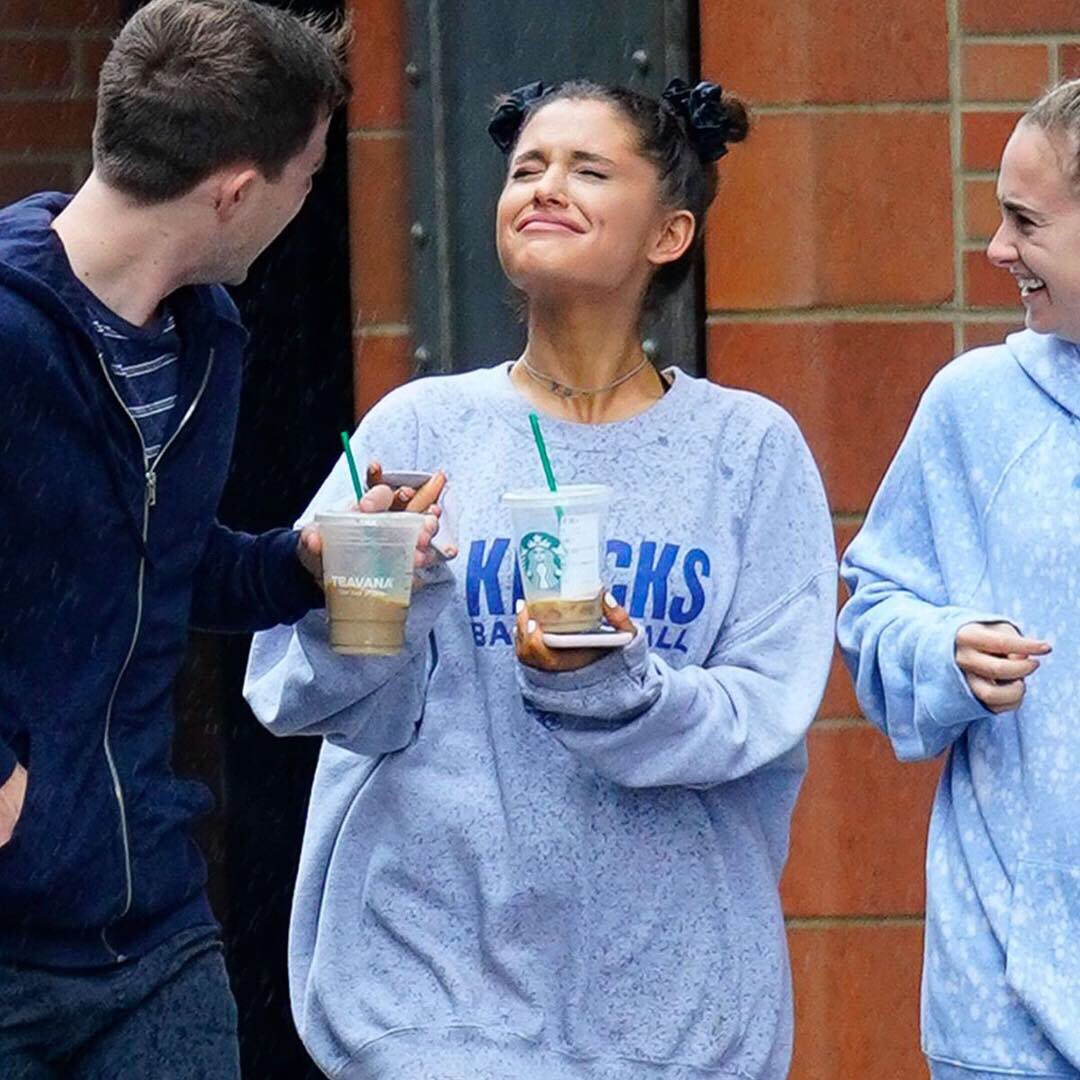 fix_caffeine's tweet photo. Ariana Grande!! Rt and like this post to be entered in our grande competition! The winner will get free grande drinks for them and a friend! Winners will be chosen tomorrow! https://t.co/BKtyLIvNdo