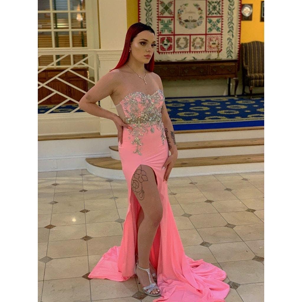 bikermom5's tweet photo. Karleigh @ 2019 OSHS Prom https://t.co/So90AcJtFI