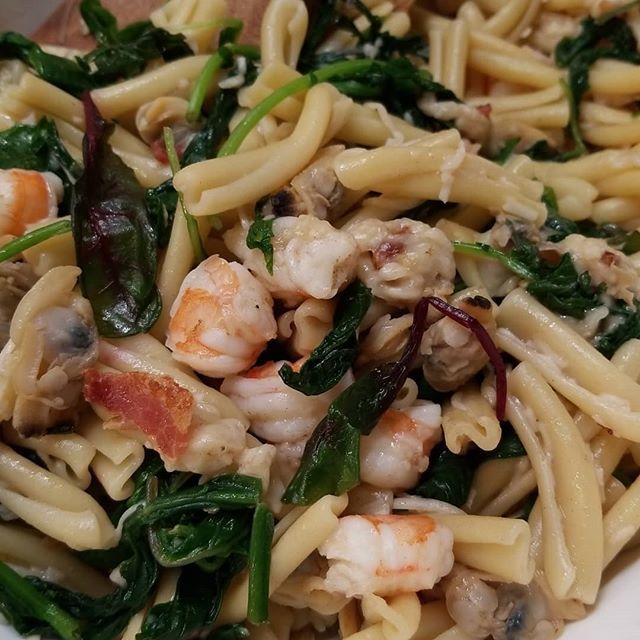 AccessOrganic's tweet photo. #organic #pasta #garofalo  #casarecce #shrimp #clams #bacon #truffle #parmesan #kale #chard #spinach #chimaybutter #sogood #leftovers https://t.co/L8QhF1ynoV https://t.co/usBKmgB2gC