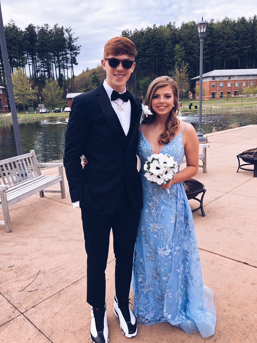mpstuedemann's tweet photo. 🦋🦋prom🦋🦋 https://t.co/N4QYeZY3Zz