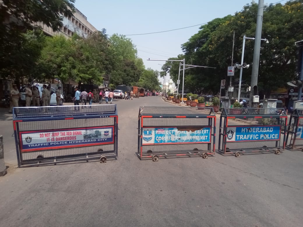 PavanJourno's tweet image. No no...  It&apos;s not curfew in Srinagar.  It is at #Telangana #BoardofIntermediateEducation in #Hyderabad 
Just now.