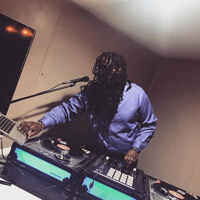 DJTJNice's tweet photo. @ginap_locdnloaded had me drip’n last night! 🔥💯#djlife #locs #longhairdontcare https://t.co/jPyg425ReW https://t.co/tl64VuM4ne