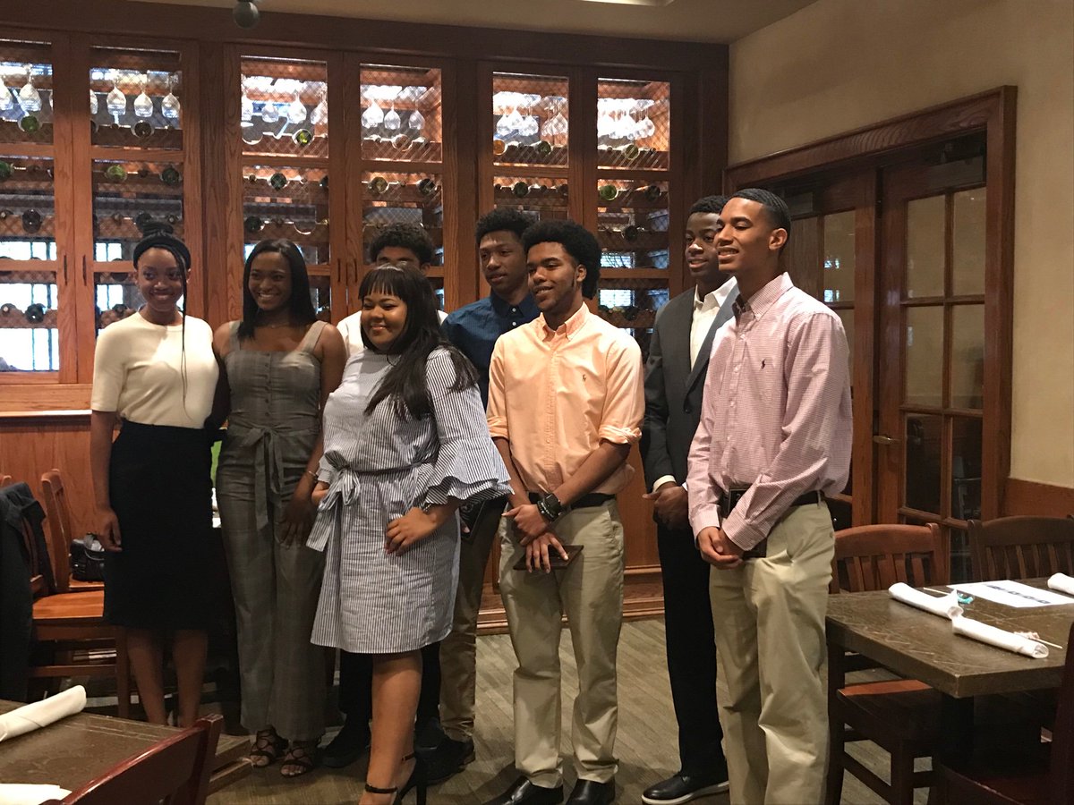 KCKJackandJill's tweet photo. KCK/KCMO/JOCO chapters celebrated our graduating Seniors during our annual tri-chapter brunch.  Congrats and we wish all of you the best!!!🎉💙💕 https://t.co/PskiREYFFB
