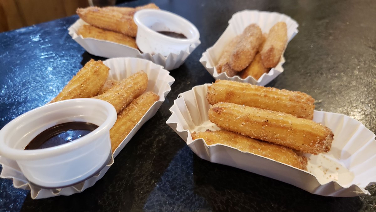 oglargechicken's tweet photo. Hello, happy Monday! Treat yourself with some sweet cinnamon churros today 😊 Get it at BUY 1 TAKE 1 today and tomorrow. 

📍 The Hive Food Park https://t.co/LHgMKXhEdV