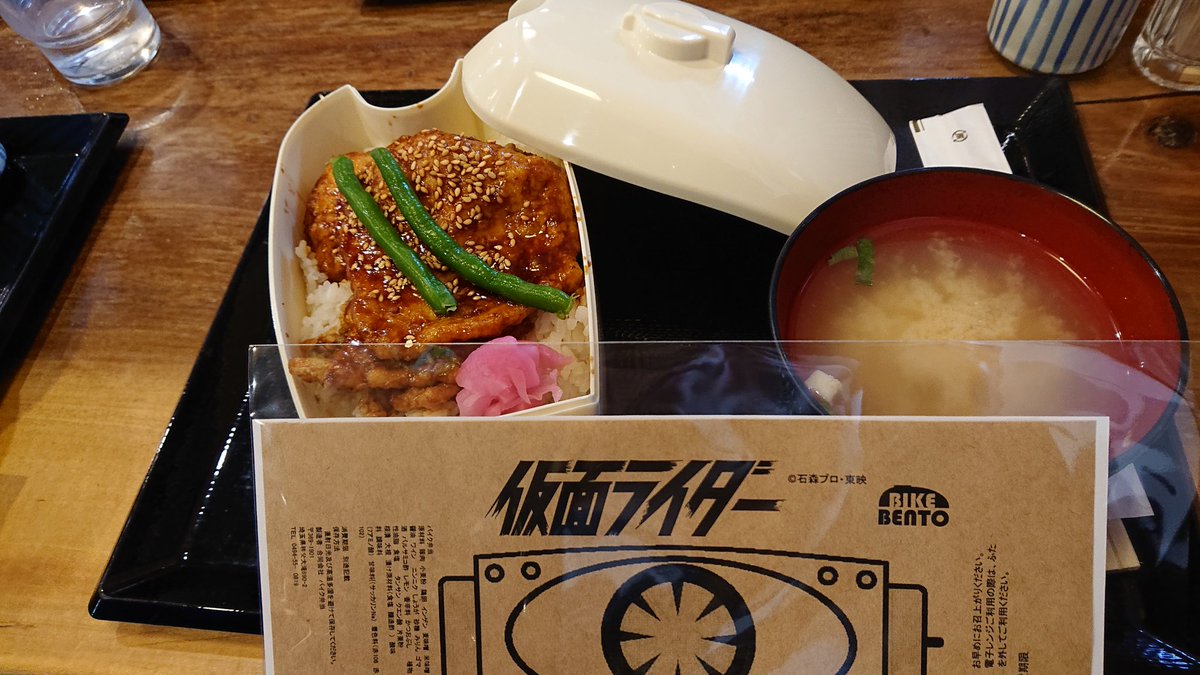 hi_nonction's tweet photo. バイク弁当でライダーコラボしてたし、仮面ライダーいたし٩(๑•̀ω•́๑)۶ https://t.co/4pNMQMnZBf