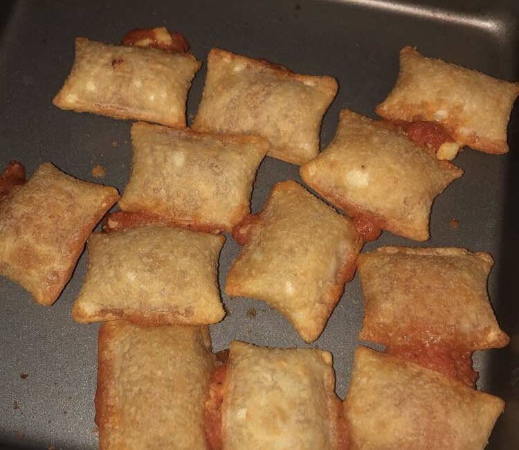 mle_floress's tweet photo. WHAT DO U CALL THESE???
RETWEET FOR PIZZA ROLLS
LIKE FOR PIZZA POCKETS https://t.co/Q9VgQT2kAs