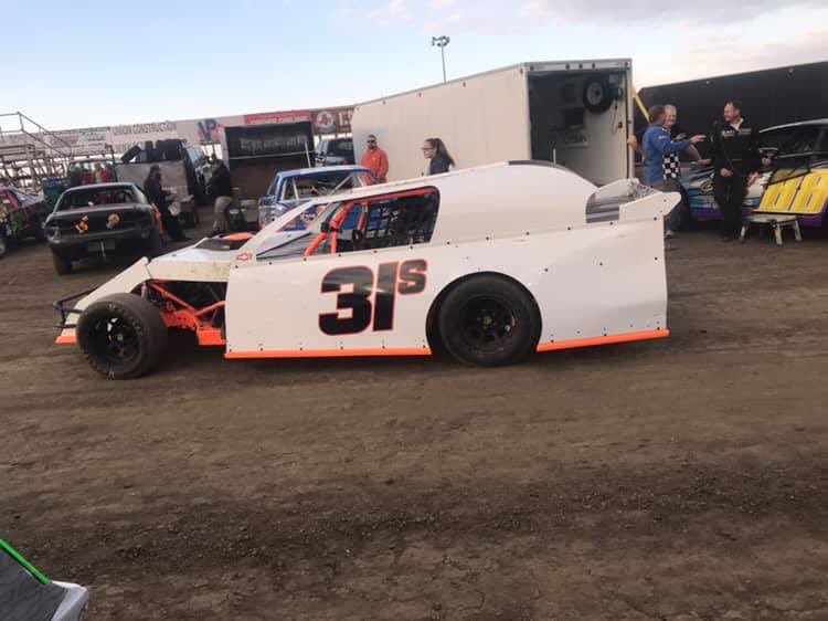 Swansonracing31's tweet photo. Raced I-80 speedway on Friday and ran 6th in heat and 6th in B feature. 42 b mods checked in on Friday! Tough night of racing! #landrumsprings #bilsteinshocks #IMCANorthernSportMod #Rscustoms https://t.co/N9h5DoMA9Q