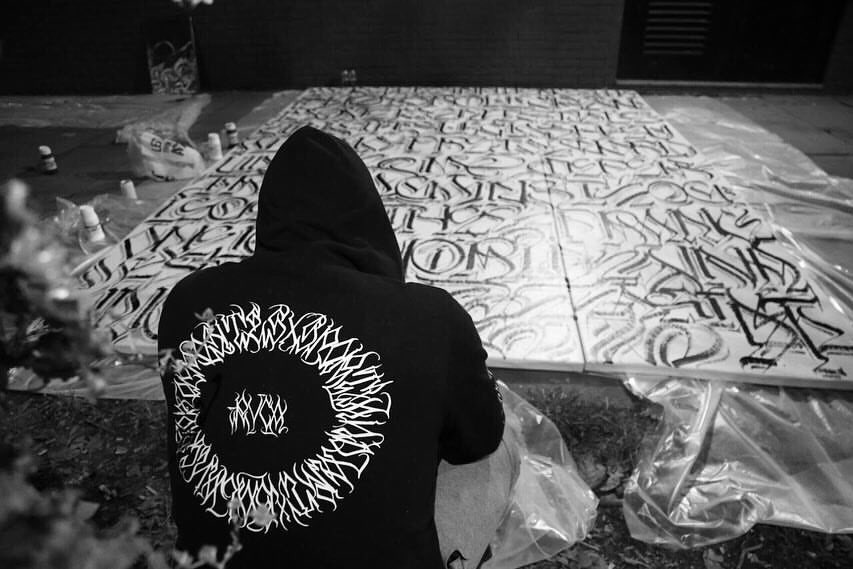 RVCAJapan's tweet photo. #deferism || DEFER working his art onto jiu jitsu mats || #artistnetworkprogram #rvcasport || photo : @yoshi2406 https://t.co/6dGuhpKoYb