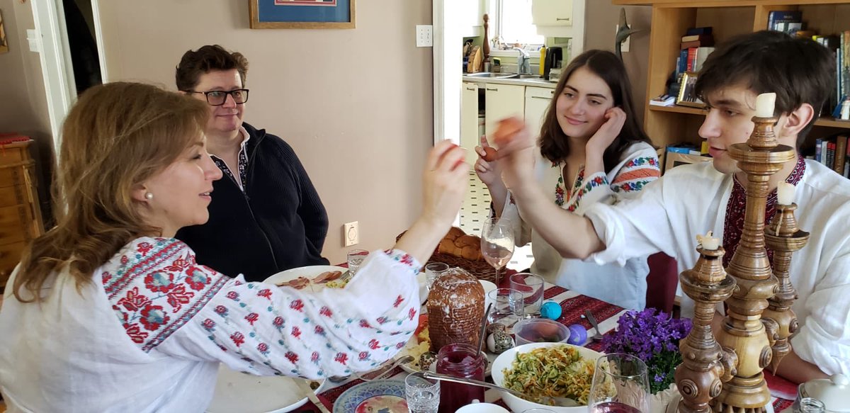 mnikoula's tweet image. And that’s how we celebrate Orthodox #Easter: #eggfight #easterbread #eastereggs #pysanky