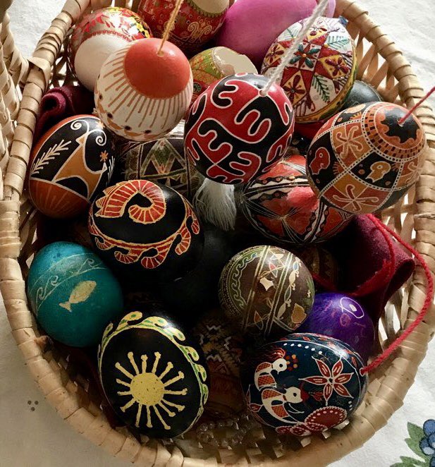 mnikoula's tweet image. And that’s how we celebrate Orthodox #Easter: #eggfight #easterbread #eastereggs #pysanky