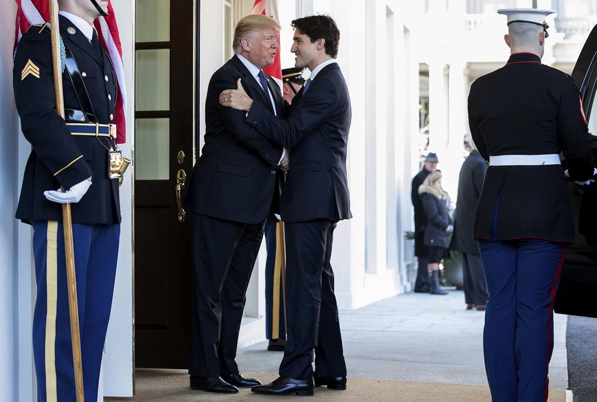9/ Trump was leaning forward in this same style while greeting Prime Minister Justin Trudeau during his visit to the White House on 11 October 2017.