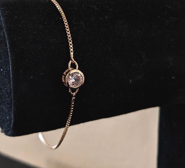 JewelstoJet's tweet photo. Our ALLURE bracelet is a part of a delicate #jewelryset that will make a perfect gift for #mom, or a gift for yourself ;). #ootdstyle #getthelook #minimalstyle  #minimaljewelry #musthaves #simplejewelry #everydayjewelry #jewelsfashion #jewelrytrends #mothersday #mothersdaygift https://t.co/8ImbA0tsAz