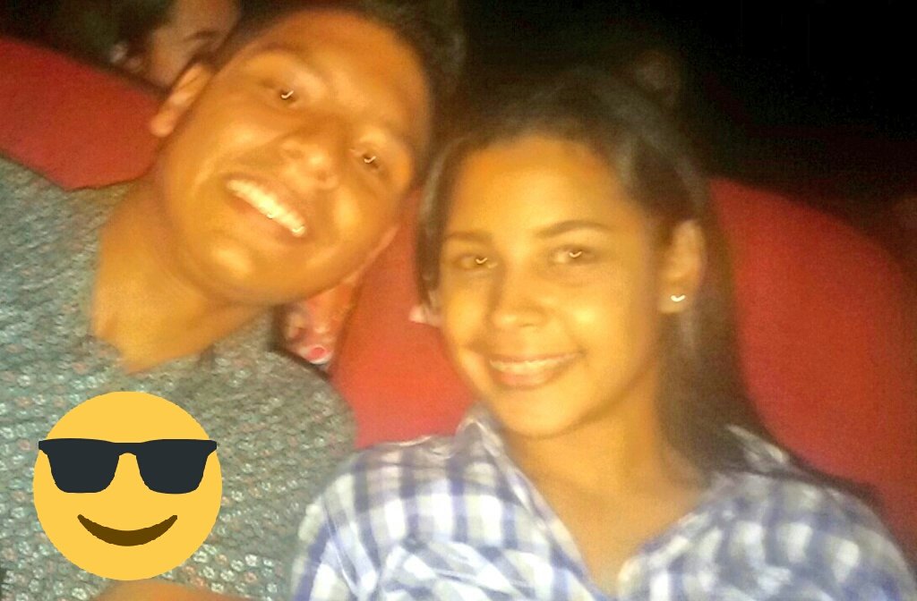 angelga99602686's tweet photo. En el cine con mi amiga 😄😀😜 #amigoslocos
#sinlocuranohaydiversión https://t.co/UUyOJXE6yK