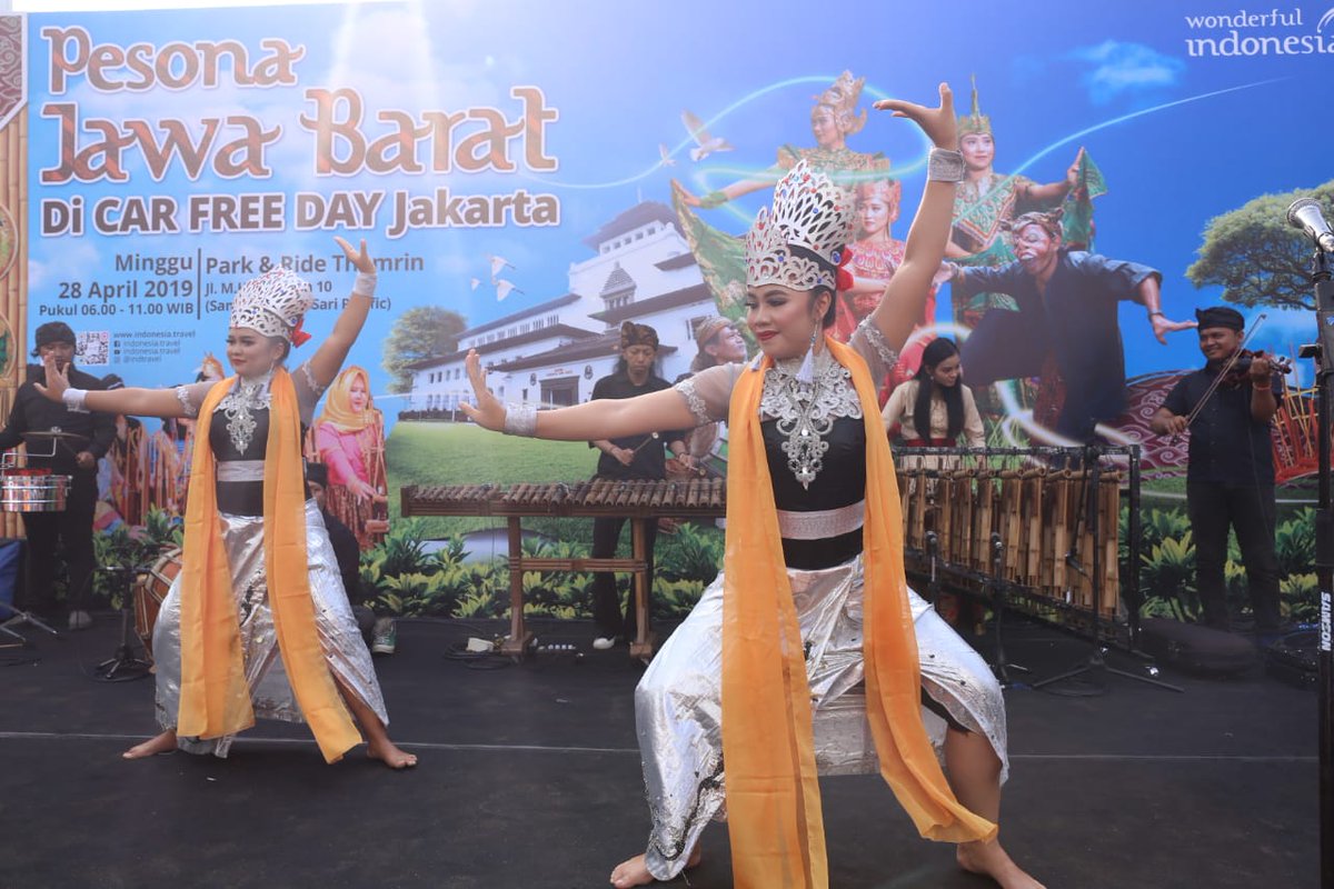 kabaredotid's tweet photo. Ajang Pesona Jawa Barat hadir di Car Free Day (CFD) di Jakarta  sebagai salah satu upaya untuk mempromosikan budaya dan kuliner khas  Sunda. Selengkapnya: https://t.co/B8yWcqx79g https://t.co/hex2wJAT9p