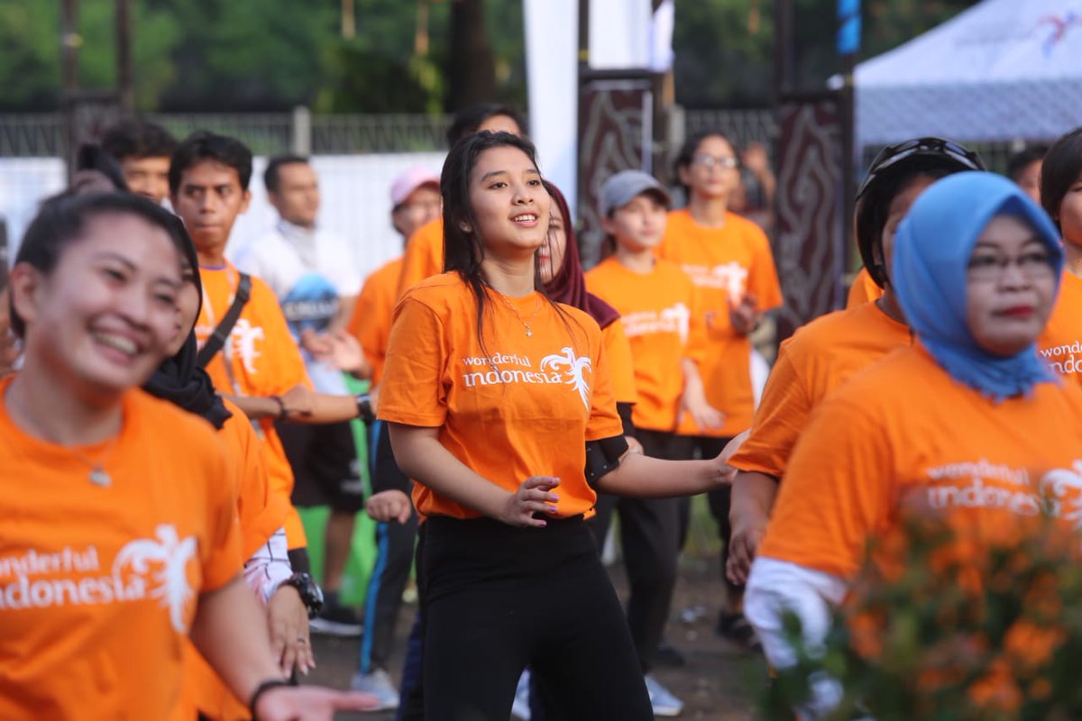 kabaredotid's tweet photo. Ajang Pesona Jawa Barat hadir di Car Free Day (CFD) di Jakarta  sebagai salah satu upaya untuk mempromosikan budaya dan kuliner khas  Sunda. Selengkapnya: https://t.co/B8yWcqx79g https://t.co/hex2wJAT9p