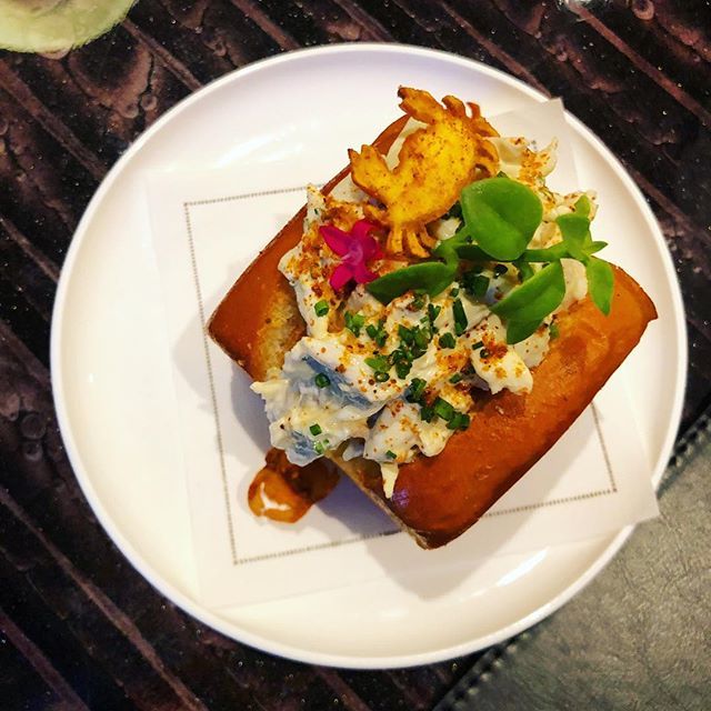 sharibayer's tweet photo. Maryland Crab Roll in #DC @mvoltaggio & @bryanvoltaggio’s @estuaryconraddc @conradwashingtondc with tiny crab chips. #delish #greatdinner #crabroll #fancychips #marylandcrab #dc #washingtondc #conradhotels #conradwashingtondc #estuary #estuaryconraddc #v… https://t.co/fYy7iN7ST3 https://t.co/ALZVLjbq60
