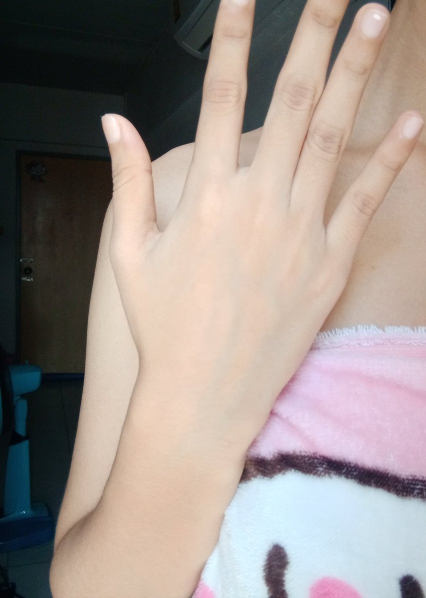 poptsn4's tweet photo. เวลาผิวโดนแสงอ่อนๆคือดีมากกกก เมื่อก่อนเป็นดำแบบสุดๆ ประถมถึงม.ต้น ไม่รู้จักการทาครีมเลย วันนี้จะมาแชร์
ไอเท็ม ขัดผิว+บำรุง หาซื้อง่ายตามเซเว่นวัตสัน เดี๋ยวมาบอกนะจ้ะ
#ฉันจะขาว #ฉันจะสวย #howtopefect https://t.co/EB25ccVMbo