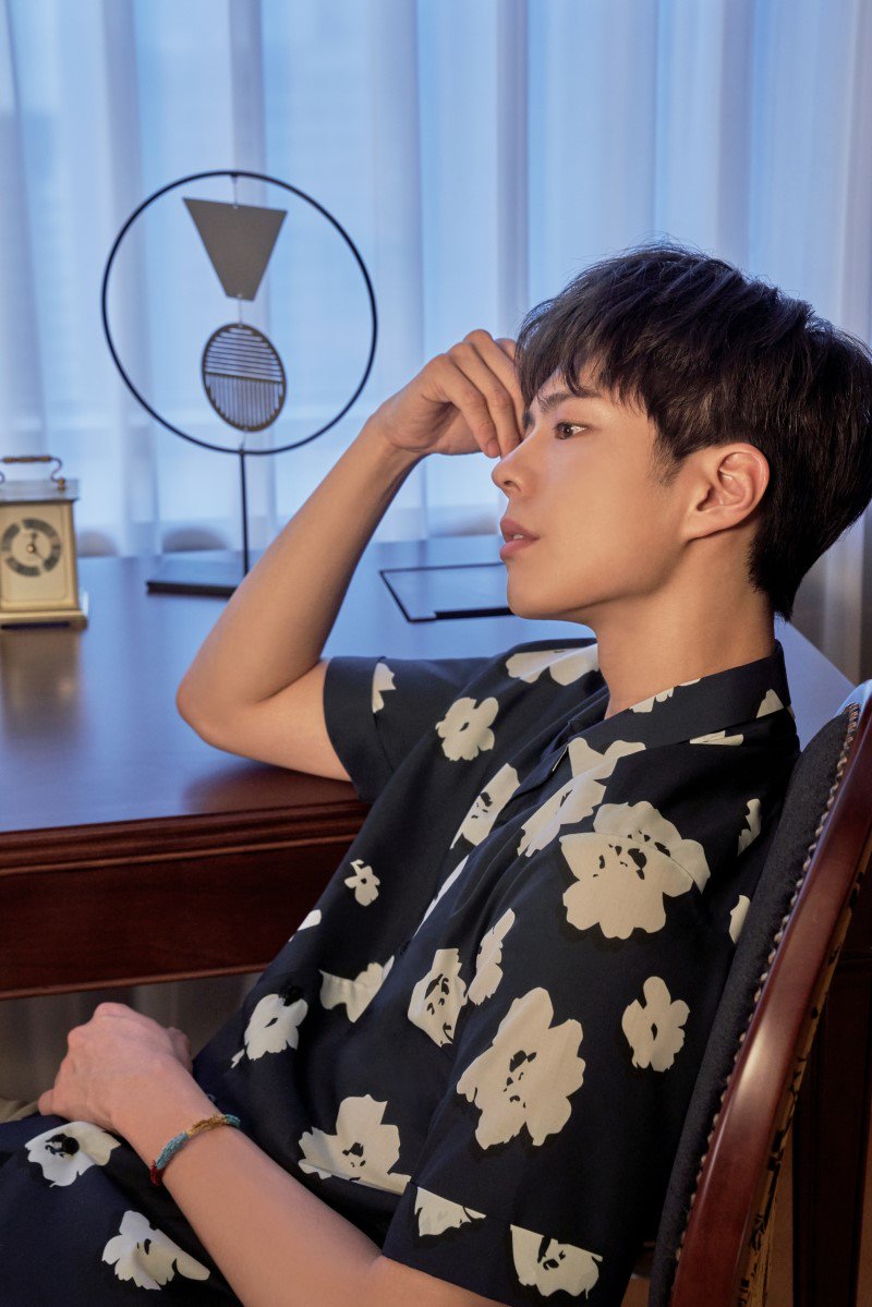 With_bogum616's tweet photo. [TNGT블로그] #TNGT_박보검_셔츠 / #남자_여름_셔츠 / #남자_반팔_티셔츠_1
https://t.co/wBqKjaV0C3

<BE FLEXIBLE>을 컨셉의
멋진 보고미의 모습😍😍😍

#TNGT #박티엔
#19SS_TNGT #BE_FLEXIBLE 
#박보검 #미소보검 #ParkBoGum @BOGUMMY https://t.co/ALixDIVzFQ