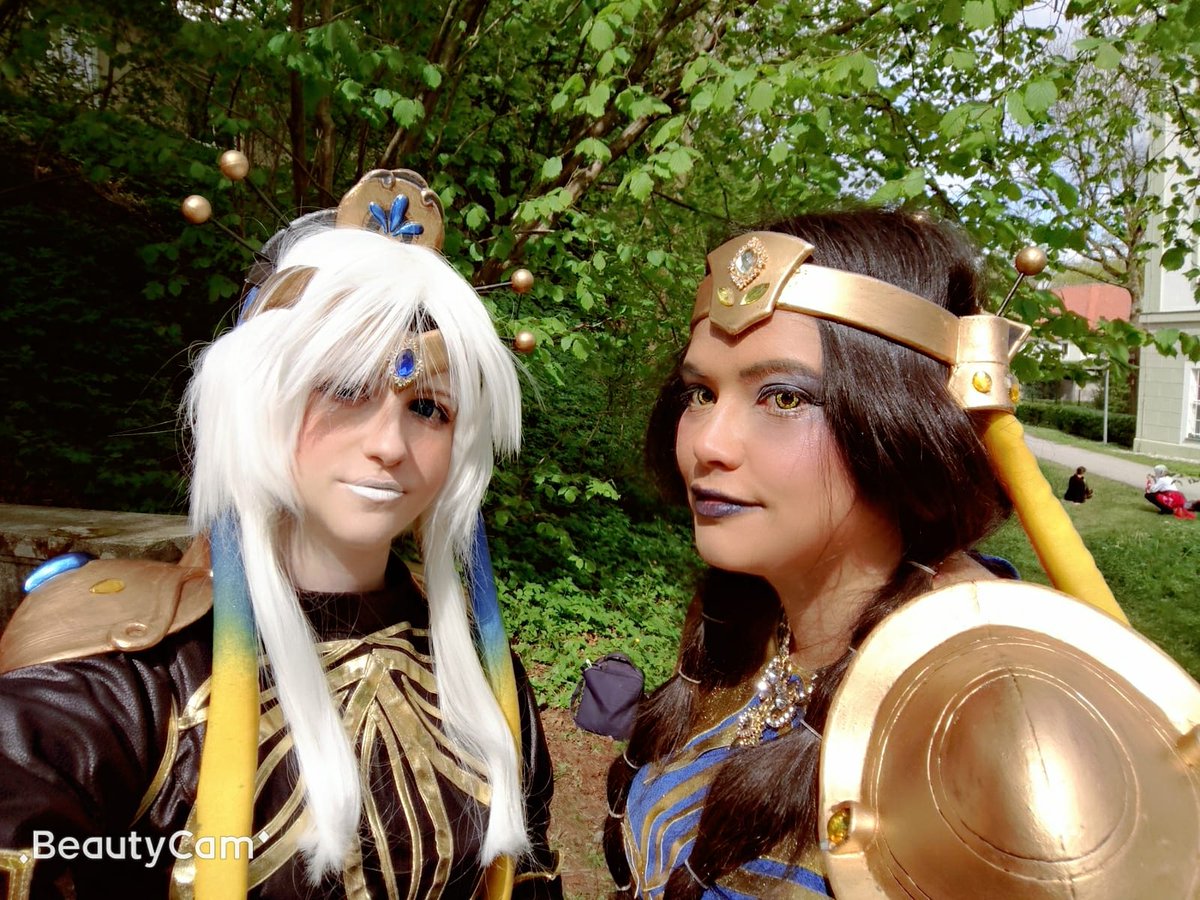 Sharly_puh's tweet photo. Our costumes aren't complete yet due all the details, but its so awesome to wear #queenAnnika and #queenneha from #TheDragonPrince Thank you @hypherrr for this beautiful design. π
πΈ And Annika by @ArpinWorks
#TDPCosplay #tdpart #cosplay #Animuc2019 https://t.co/6I1XvUevAy