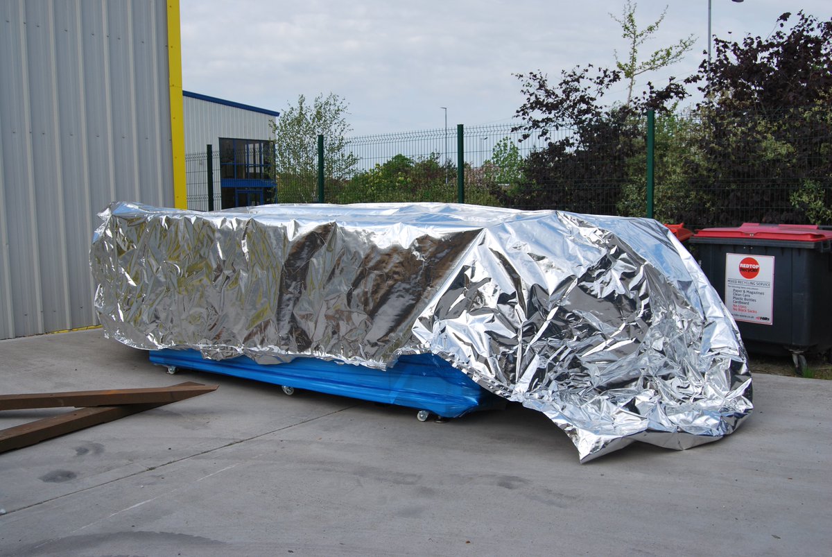 bexdesignltd's tweet image. Our @JetrixUK LX6 is loaded onto the lorry whilst our new Jetrix printer remains under wraps, ready to be moved into the factory. We'll keep you guessing for a little longer. #worththewait #LEDUVinks #highspeedprint