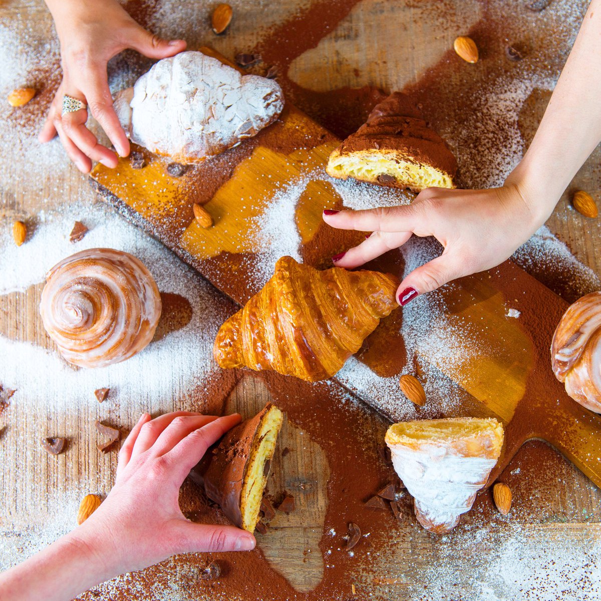 Nos gustaría saber cual es la pieza de Mamá Framboise que más os ha dejado huella, esa con la que siempre caéis en la tentación: ¿Uno de nuestros croissants, tal vez? 🤔 ¿O puede que una 
tartaleta o una verrine? 🤩
¡¡CUÉNTANOS!!