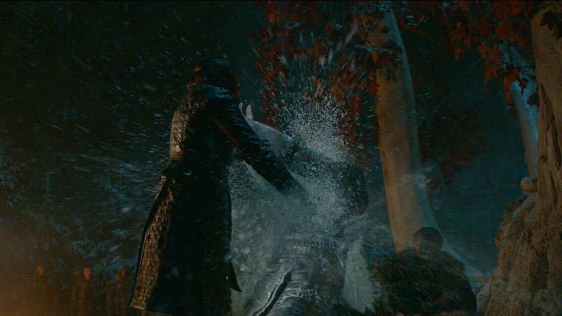 Prashanth_ZMR's tweet photo. Bran gave arya his valyrian dagger at the exact location where she’s going to kill the night king #GameOfThrones 

Mind Blown 😳 https://t.co/5vpEyKsj3i