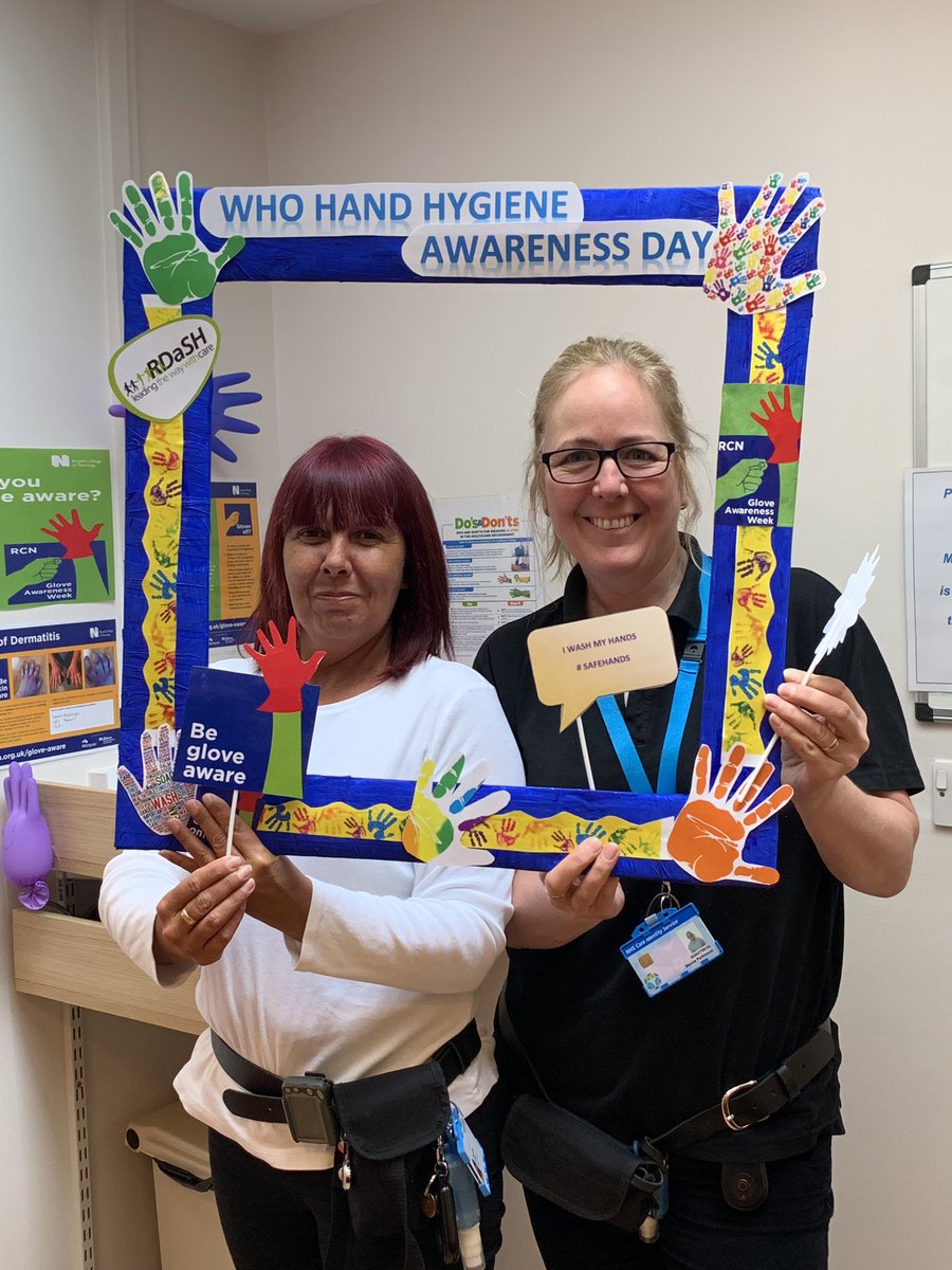 RDaSH_IPCTeam's tweet photo. @rdash_nhs staff are spreading the word #GloveAwarenessWeek #HandHygiene #InfectionPrevention notice boards/quiz and selfie board https://t.co/vhRglehETs
