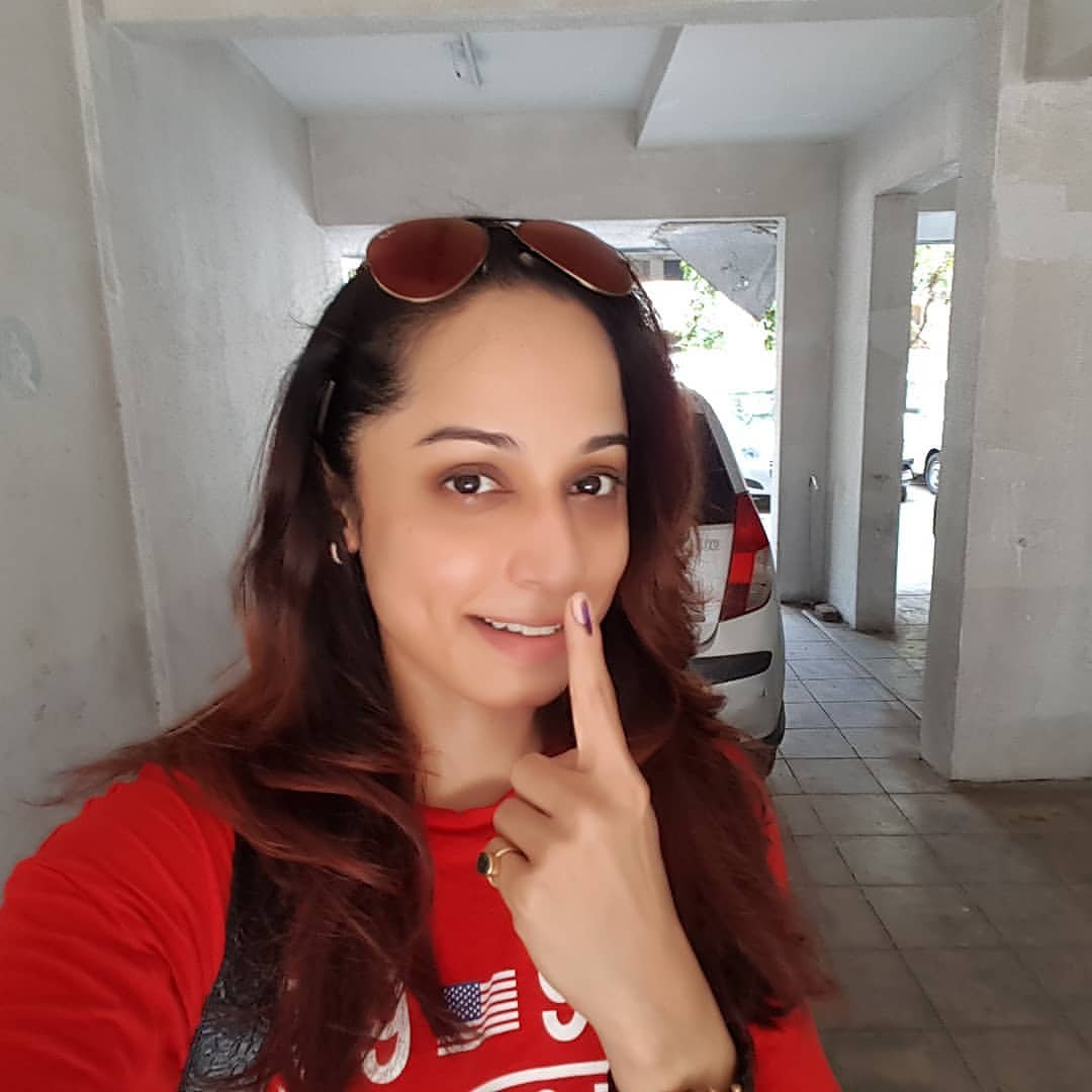 Ansha__Sayed's tweet image. VOTE !!! 🇮🇳 🗳
It&apos;s our Fundamental right so go ahead  and elect..our future is in our hands !!
#loksabhaelections2019