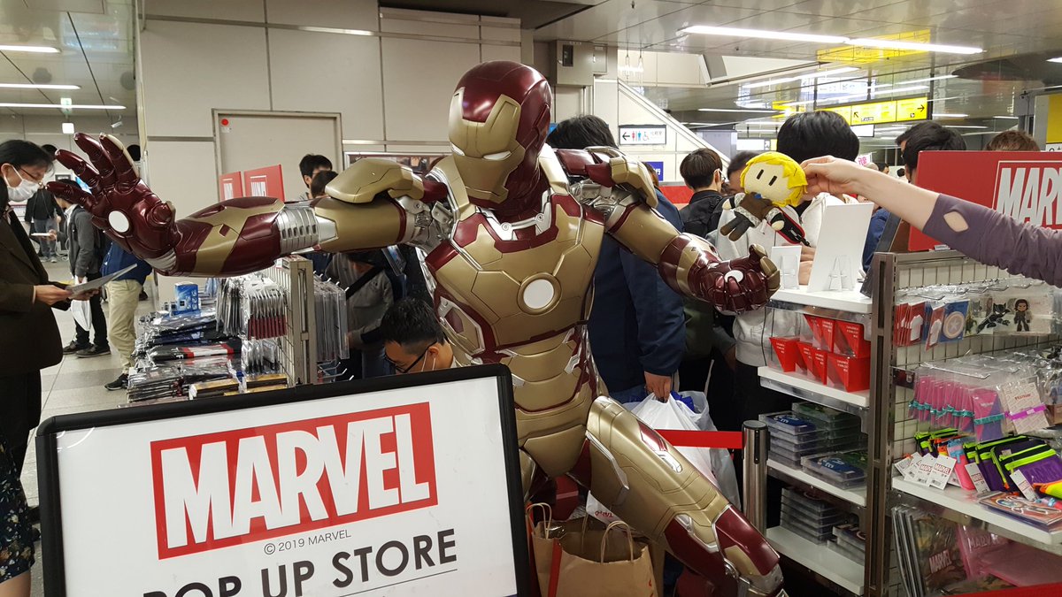  #GoldenAfternoonWeek There's a Marvel pop-up store in Akihabara JR Station!!!Lauren does not ~love~ Marvel, but somehow she spent the most 円円円 here(In my defense, one thing was a Christmas gift)RIP the Gwen Stacy jar that got broken 2 minutes later