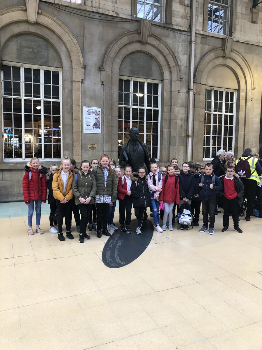 childrensuni's tweet image. On our way to London with @CleevePrimary @hulltrains @TfL