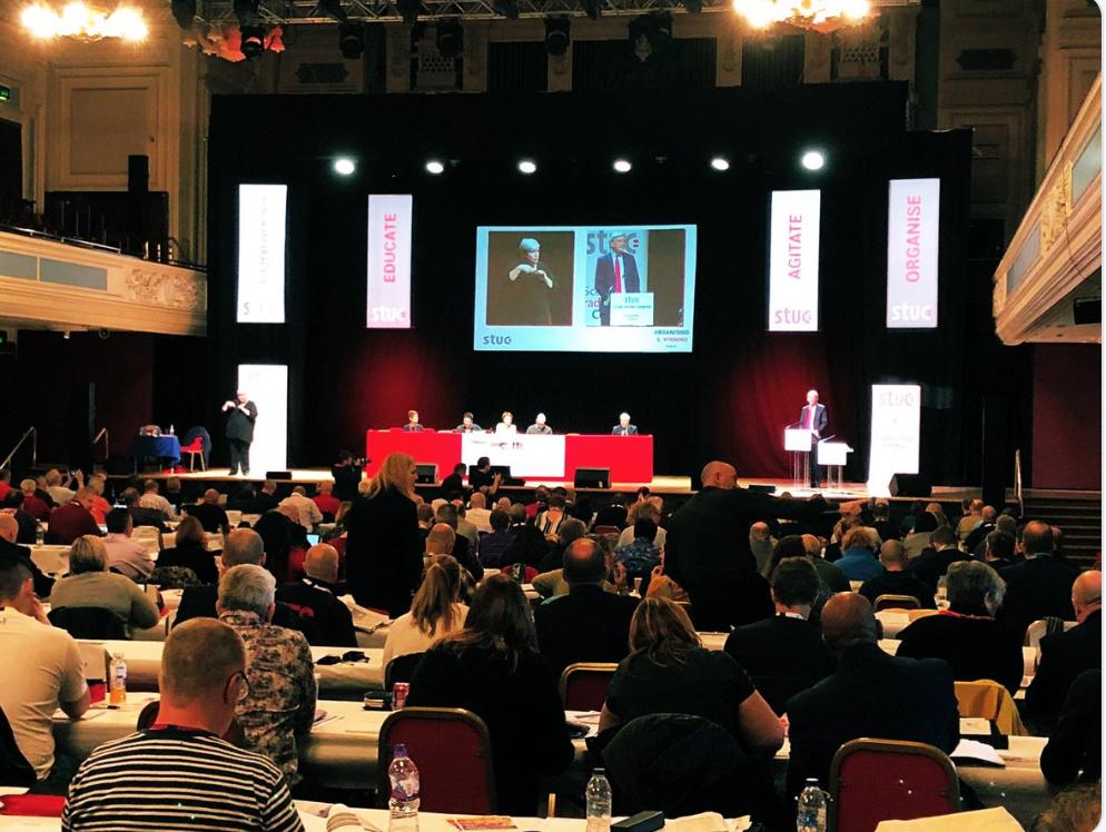 pablo_telesur's tweet photo. El Congreso Nacional de Sindicatos de #Escocia (@ScottishTUC), que representa a más de 540.000 trabajadores en Escocia, ha reafirmado su apoyo al gobierno de #NicolasMaduro ante los agresivos esfuerzos encabezados por #EstadosUnidos para 'cambiar el régimen' en #Venezuela #STUC19 https://t.co/0WJ1ZgcPa2