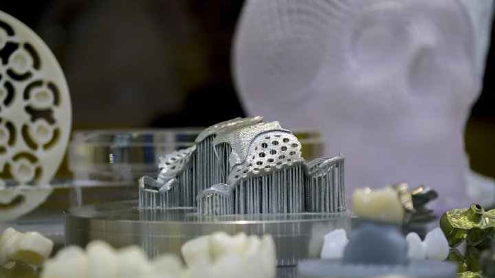 The "Swiss m4m Center" that is now being built in the canton of Solothurn <a href="/SO_Wirtschaft/">Wirtschaftsförderung</a> connects research and industry. Furthermore, it offers companies a 3D printing test environment (Image: Jaw implant from the 3D printer). Read more: okt.to/AyLsIu