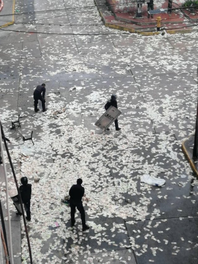 Противостояние в Венесуэле: военные давят протестующих бронемашинами - Цензор.НЕТ 1545