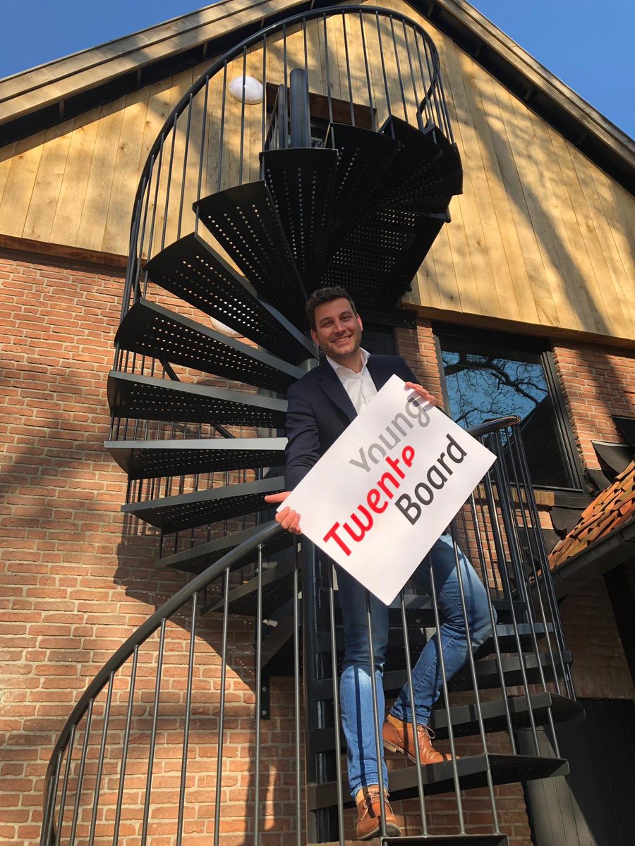 Ook @JaapBeernink directeur @novelt_online en (het jongste!) lid van <a href="/TwenteBoard/">Twente Board</a> hecht een groot belang aan de nieuwe Young Twente Board. Meedenken, adviseren en beslissen over jouw / de toekomst. Wil je meedoen? Check-> twenteboard.nl/gezocht-leden-…