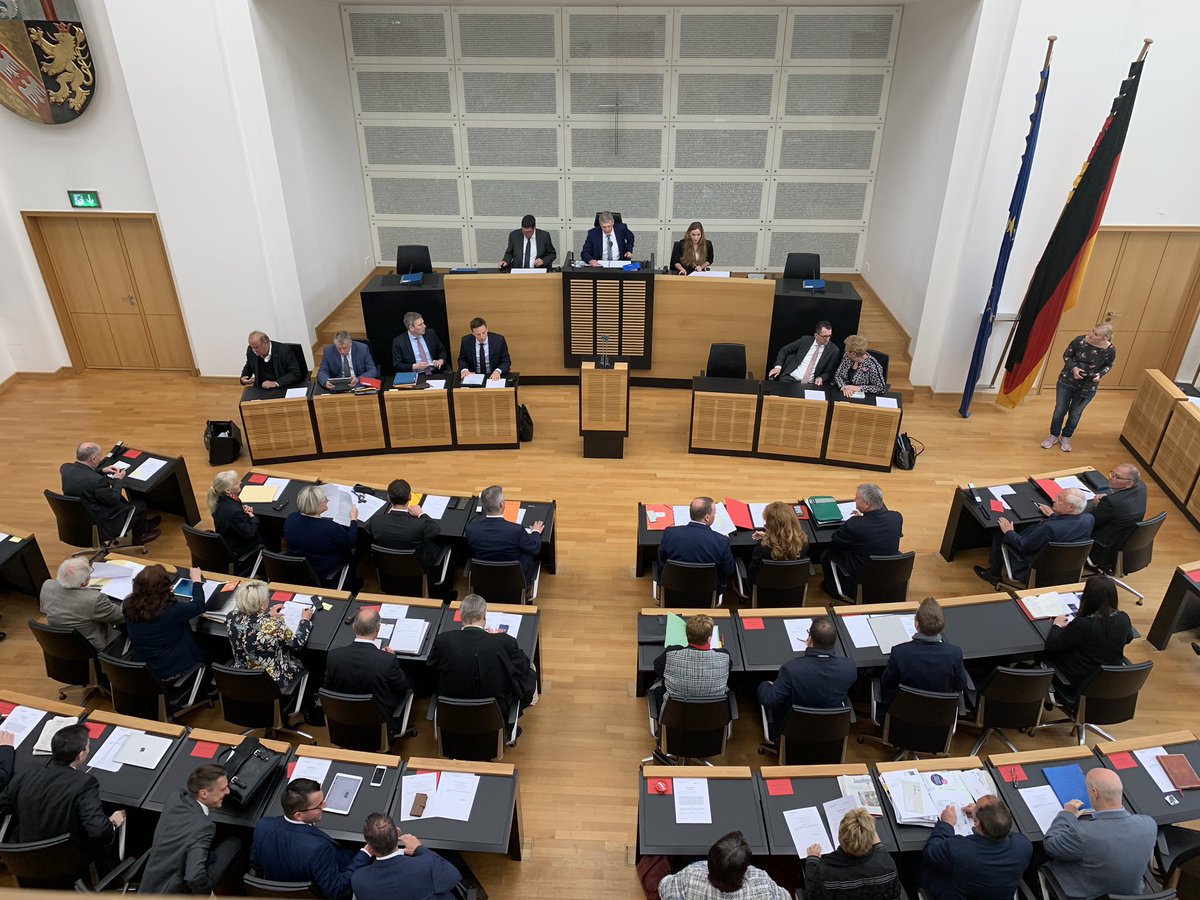 Sondersitzung im Landtag: Nach Urteil des Bundesverfassungsgerichts passen wir das Kommunalwahlgesetz an.