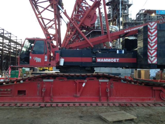 supreme_cranes's tweet photo. 2002 Liebherr LR1400 Latice Boom Crane For Sale  
Heavy Duty 12.000 hours 400 tons lifting capacity at 4,5m radius 84m tubular main boom (S) 77m luffing fly jib (W) 28m superlift derrick (D) + suspended ballast (B)... 
https://t.co/hmAbKYDDGs …
 #Wind_Farm #WindfarmAu https://t.co/GzF3PCWpS6