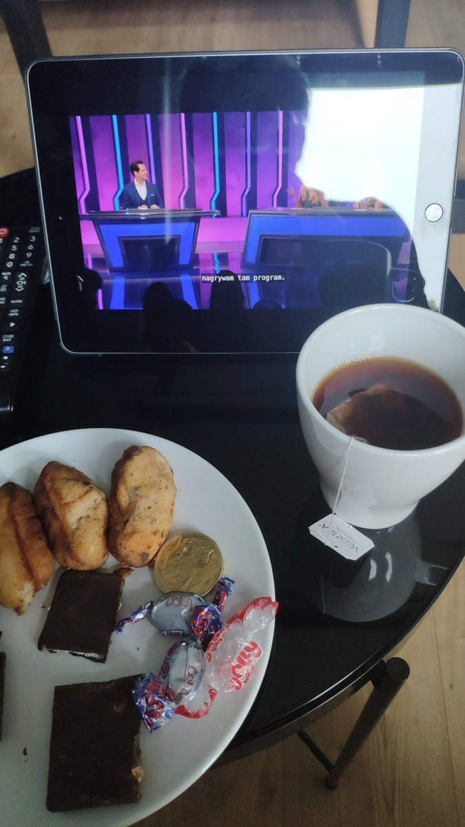 LupiSmoth's tweet photo. After pyrkon pre-breakfast in #pozen #airbnb https://t.co/LqYLFQBksy