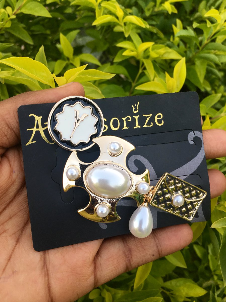 Happy new week fam.Your week is blessed.I'm open to take all orders this weekBrooch lovers get in here!!Set of brooch Price : 2500Colour : silver Available for pickup/delivery Pls send a Dm to order and help rt  #Endgame  #GameofThronesSeason8  #MondayMotivaton