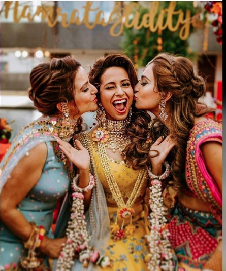 Sisters before mister😝😜
.
.
#monsoonweddings #sister #sistersquad #sisterwives
#katrinakaif #katrina #bridesmaid #bridesmaiddresses #mehndi #malaikaarora #bffs #bffgoals #bridesmaidmakeup #loves #bride