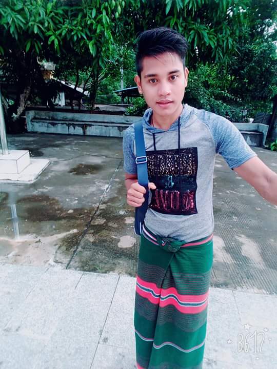 TharKe11's tweet photo. ရည္​းစားစကား လာ​ေျပာလိုရတရ္ https://t.co/JrxeaemYD6