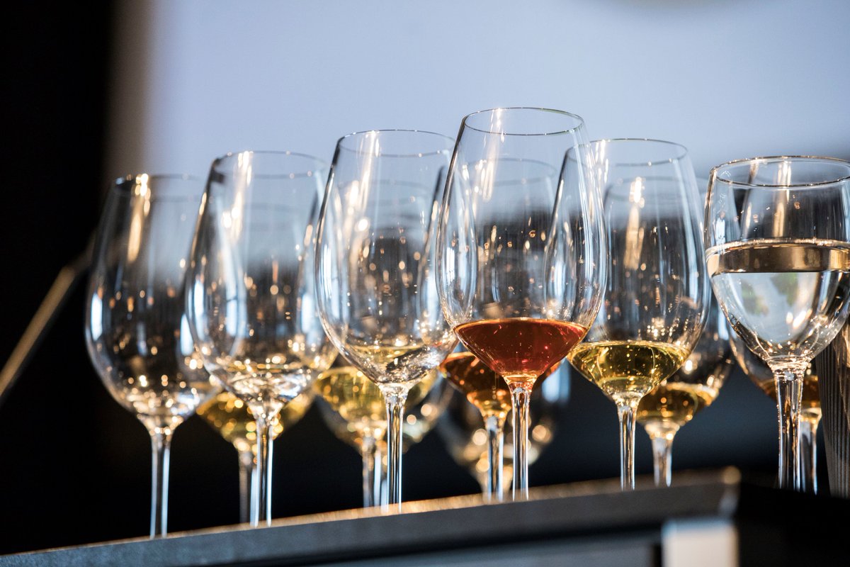 Durante los tres días del Congreso Internacional sobre los Vinos Tradicionales de Andalucia, los participantes, expertos y los aficionados de vinos podrían descubrir nuevos vinos durante las catas y desarrollar mas sus cinco sentidos con el olfato o  el gusto. #CIVTA #vinos