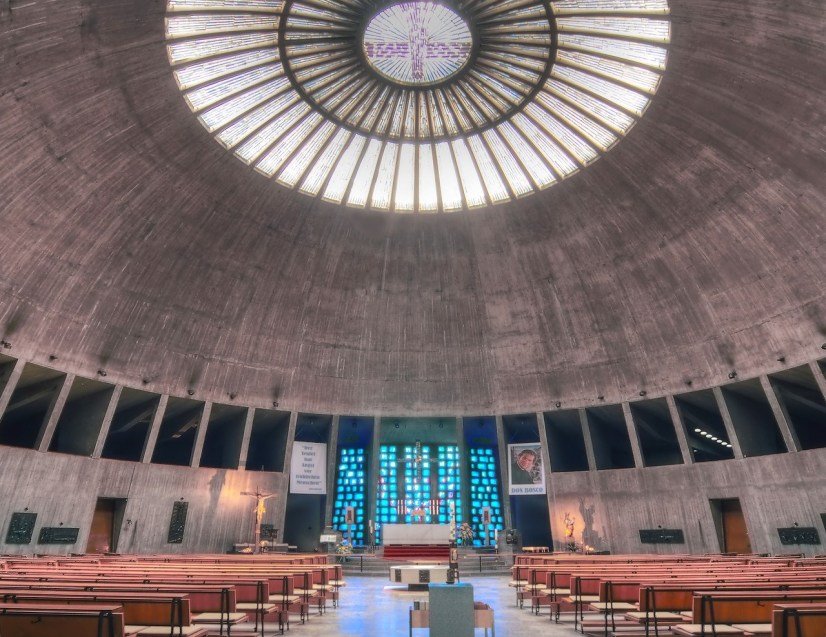 ⭕️ Bajo la cúpula de Don Bosco

Iglesia Don Bosco | Augsburg, Alemania | 1960-62 | Thomas Wechs

#BrutalMonday #arquitectura #architecture #concrete