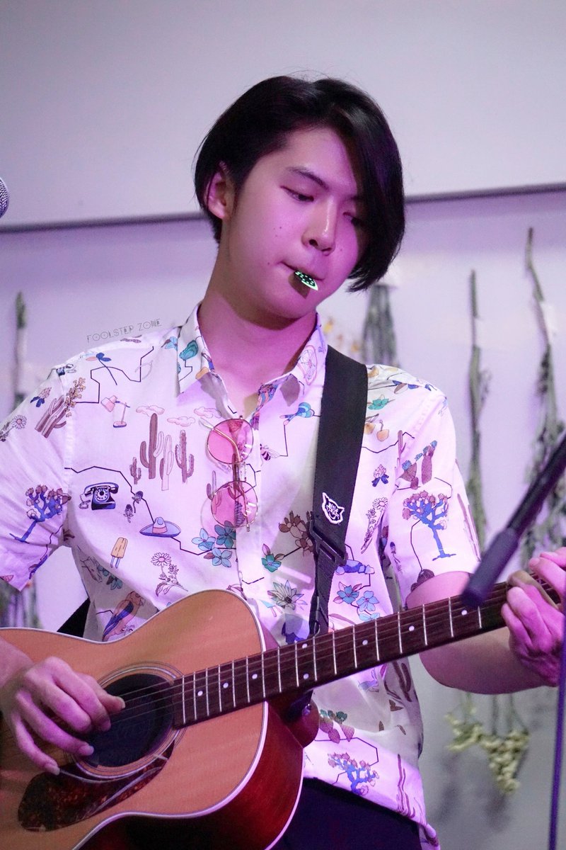 FoolstepZ's tweet photo. สักวันชั้นจะต้องรับปิ๊กกีต้าร์ของเธอให้ได้ 💪
@BSittawee
#FoolStep
#BSittawee
#_frtstw_
#front_foolstep
#Tipsyboy
#fools https://t.co/0o7TbiybbM