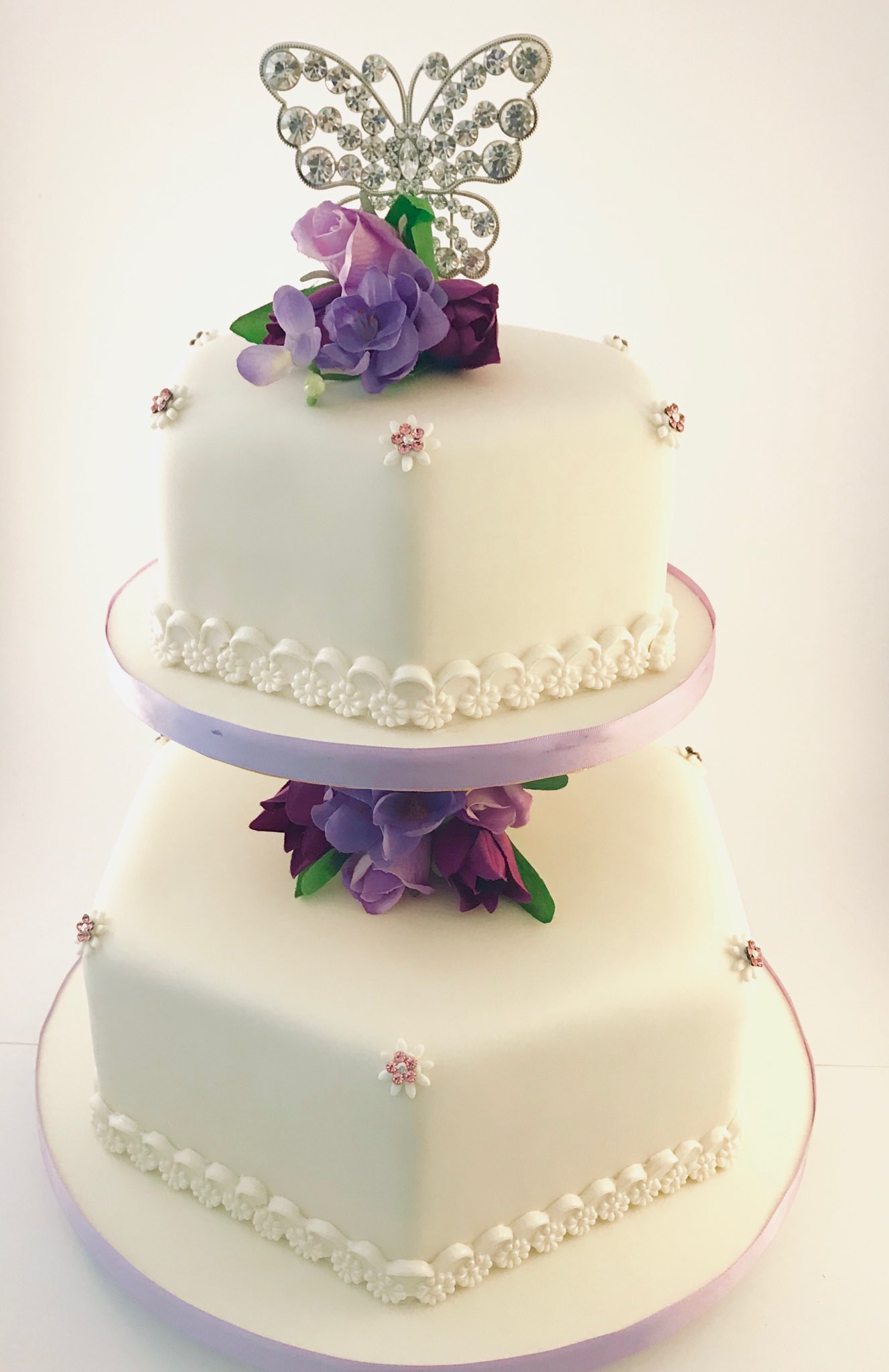 Update 66+ 2 tier elegant birthday cake super hot - in.daotaonec