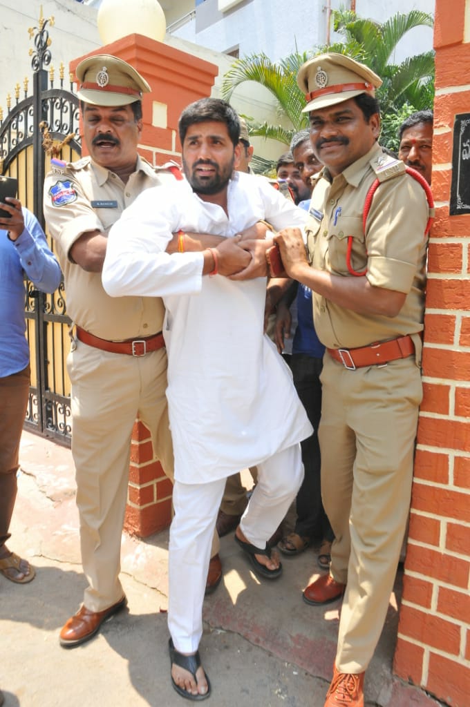 AKY_INCMP's tweet image. Today Morning Telangana Police Forcefully lifted me from my residence and took me to Kanchanbagh Police Station..#FightForJustice #JusticeForInterStudents