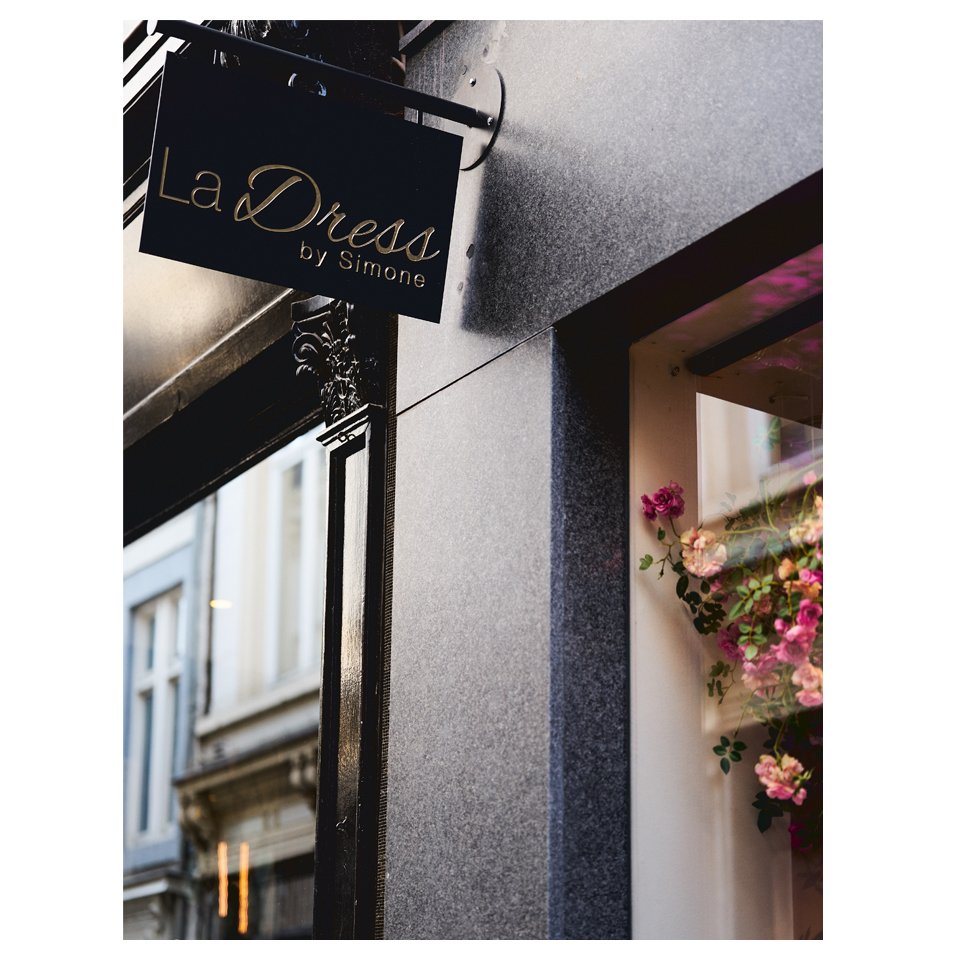 Time flies when you're having fun! Tomorrow marks two years since the opening of our Store in Maastricht. Enjoy the lovely atmosphere and try on every style you like. More information > bit.ly/2GRr80R