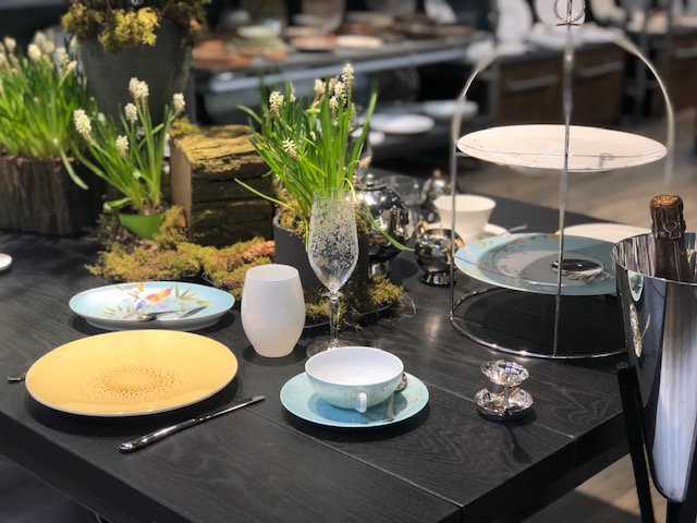 GoodfellowsLtd's tweet image. A fresh new look to start the week in our #London showroom! 

We've brought colour to our fine dining table, mixed with silver and bronze accessories! 😍

Call 0844 334 5232 or book a viewing here: goodf.co.uk/book-an-appoin…

#FineDining #TabletopMagic #SexyPlates